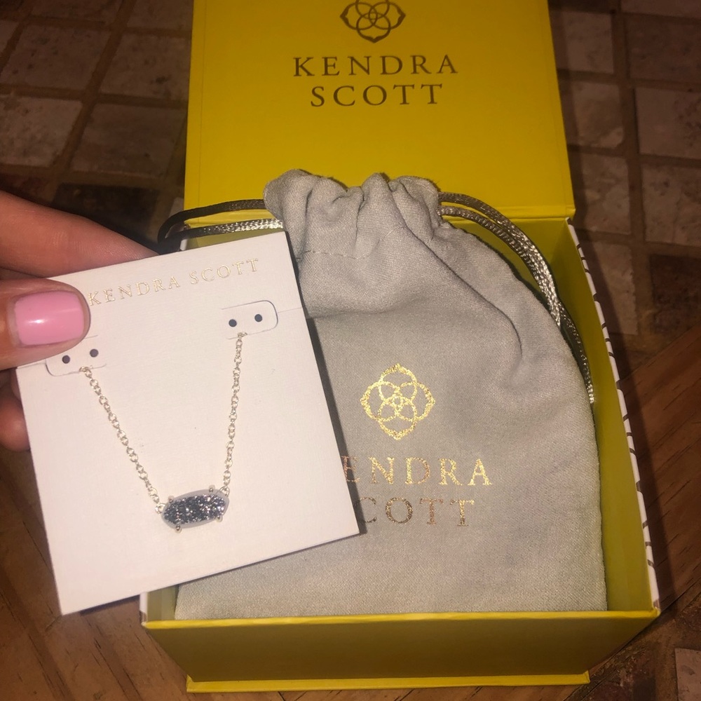 Kendra Scott necklace